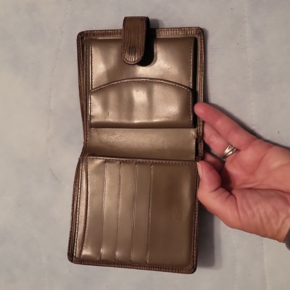 Louis Vuitton Epi Wallet - Picture 8 of 12